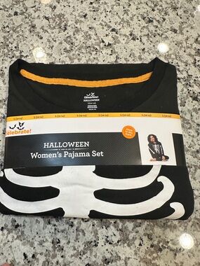 Halloween Women's glow in the dark Skeleton Pajama Set - Black & White